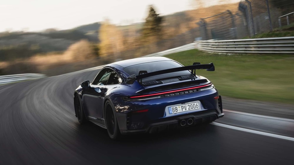 Kỷ lục mới của Porsche 911 GT3 2025