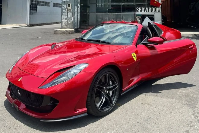 Siêu xe Ferrari 812 GTS