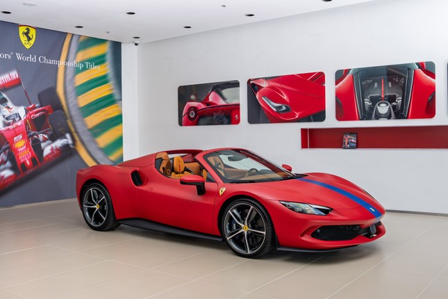 Siêu xe Ferrari 296 GTS