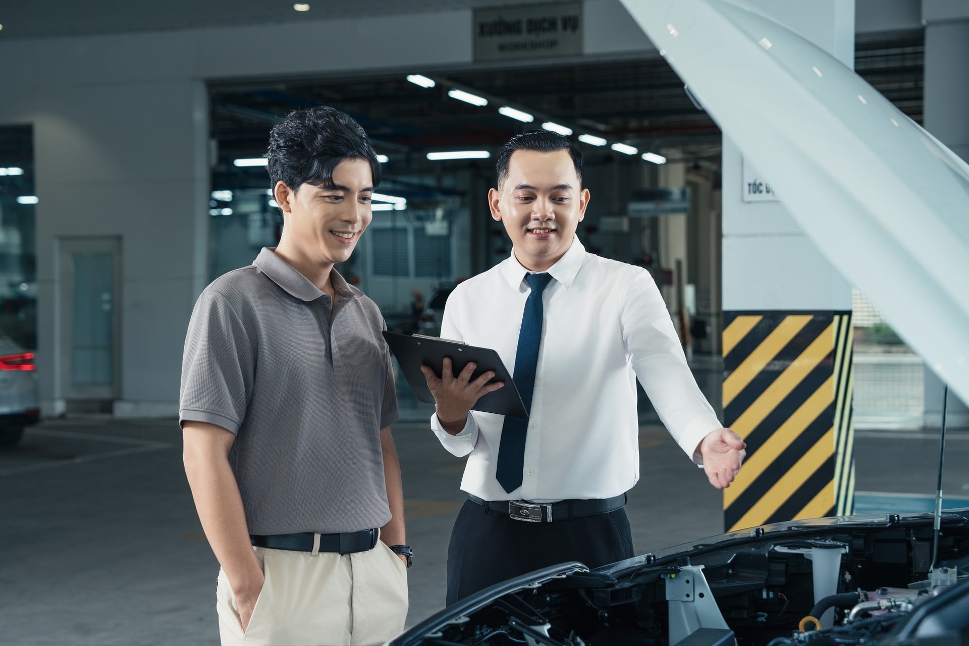 Đội Ngũ Kỹ Thuật Viên Chuyên Nghiệp